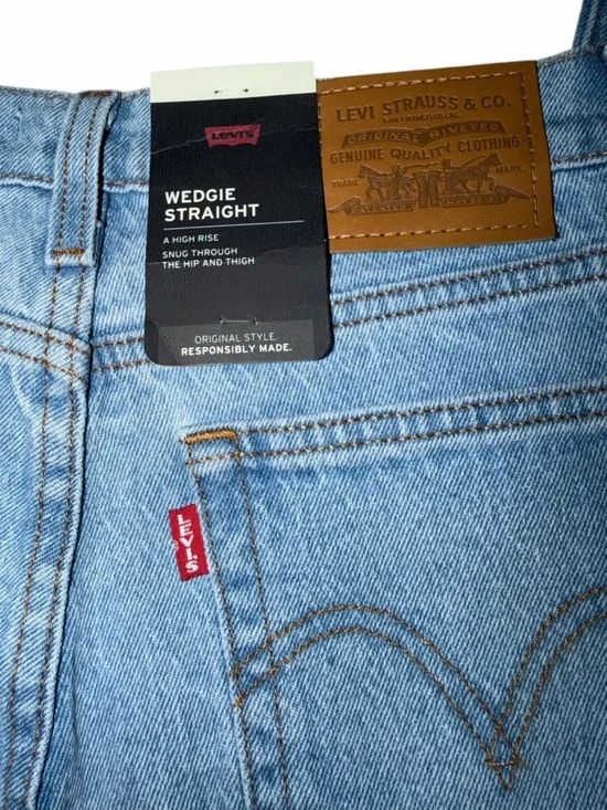 NWT Levi's Wedgie Straight Leg Jeans 24 x 28 - Picture 4 of 5